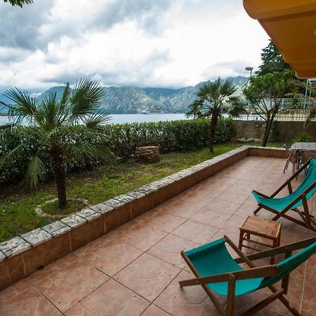 Apartments Beachfront Kotor Exteriör bild
