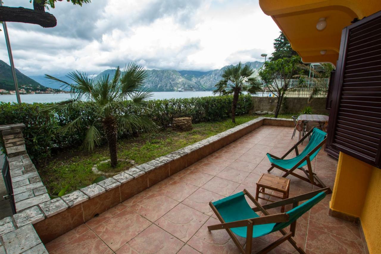 Apartments Beachfront Kotor Exteriör bild
