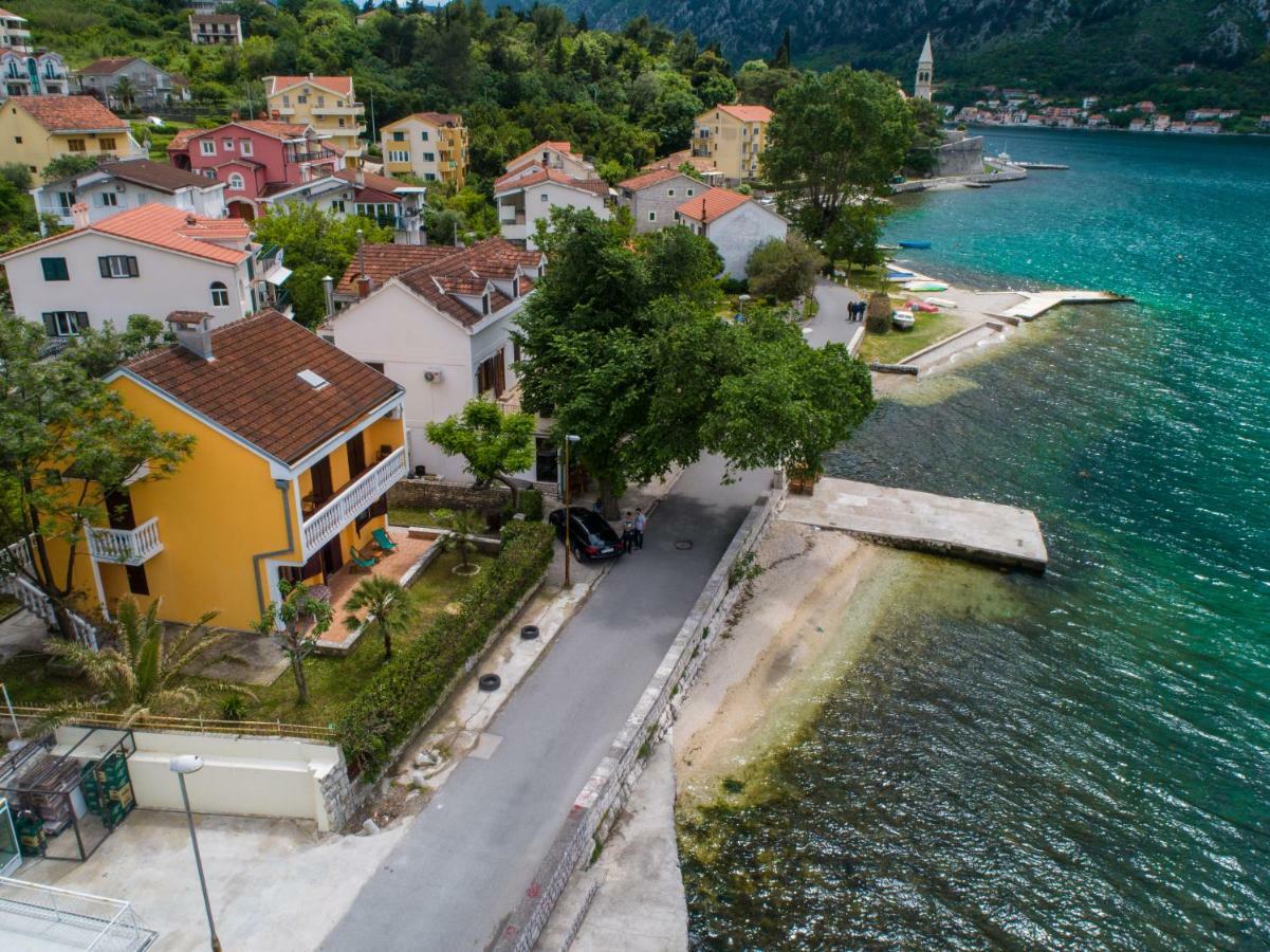 Apartments Beachfront Kotor Exteriör bild